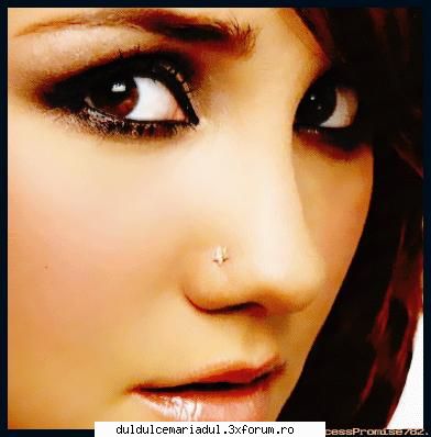 aqui vamos a escribir nuestros opinias sobre dulce maria, yo creo q ella esta muuuy dulce ella esta